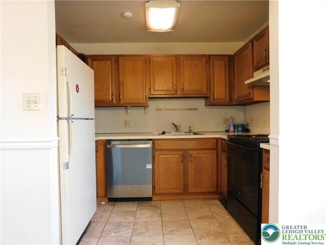 Building Photo - 813 Main St