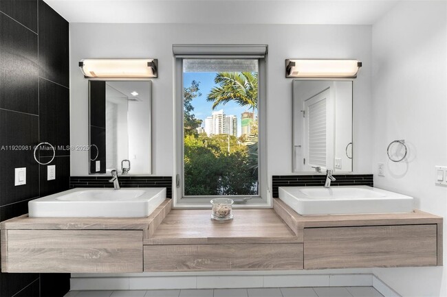 Building Photo - 101 SW 21st Rd