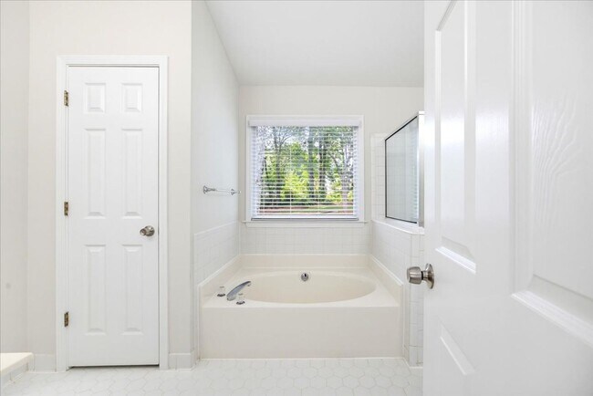Building Photo - 326 Saybrook Crossing