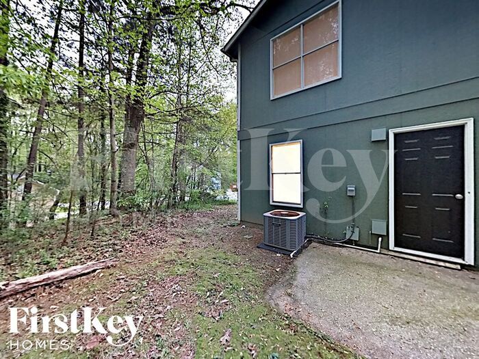 Building Photo - 1998 Glenwood Downs Dr