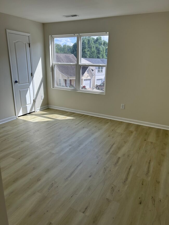 Building Photo - 1670 Sandersted Village Cir