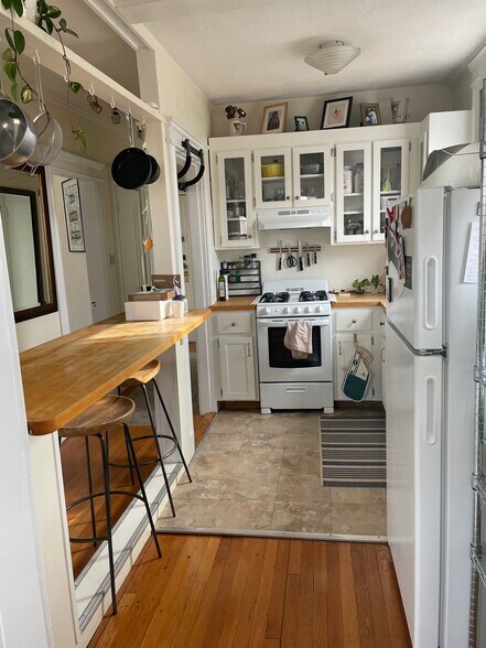 Building Photo - 114 Riverway