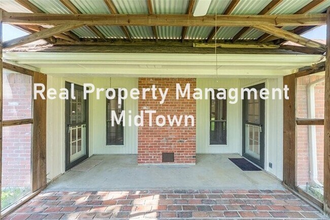 Building Photo - Charming Home Centrally Located in the DFW