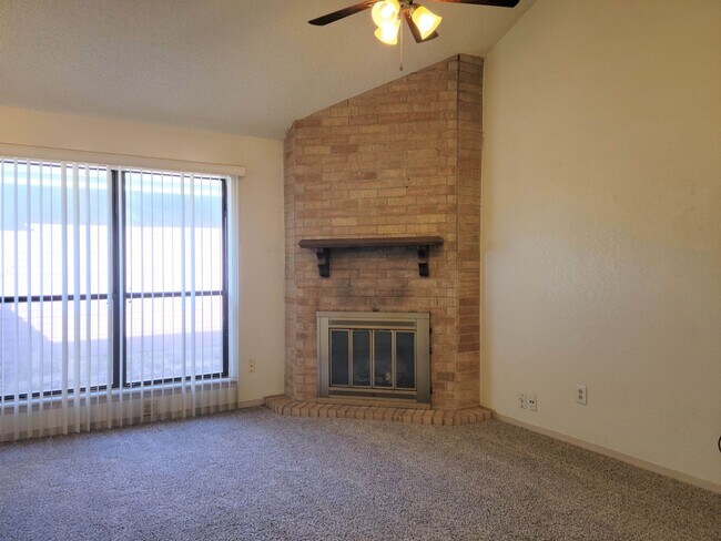 Building Photo - Great Home in Moore Schools & Close & Conv...
