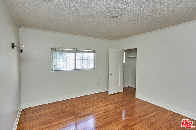 Building Photo - 1253 Keniston Ave