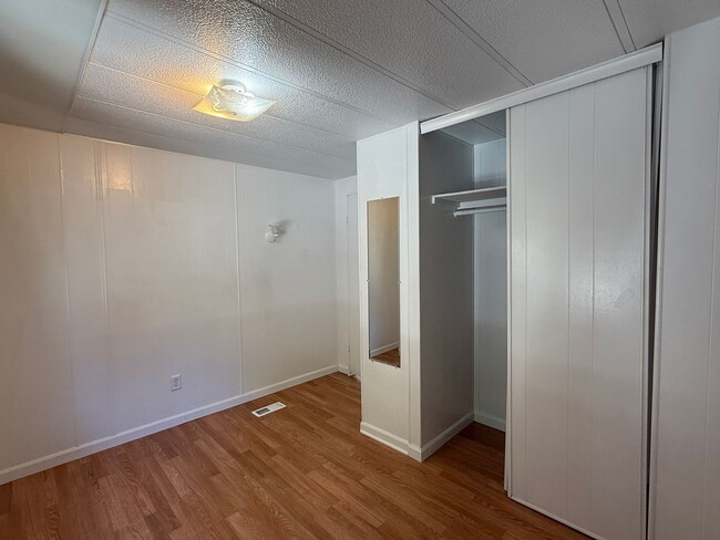 Building Photo - 2 bedroom 1 bath single wide located in Ho...