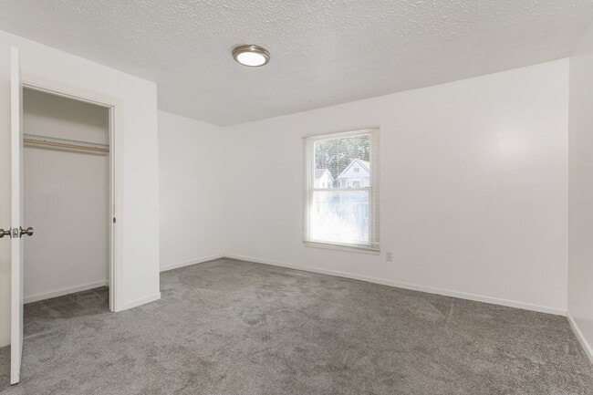Building Photo - 137 Pleasant Ave