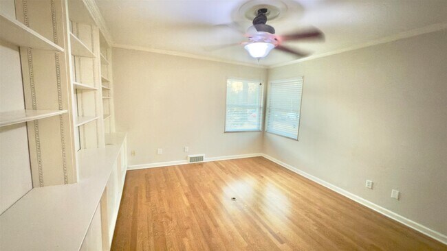 Building Photo - 5209 Walnut Grove Rd