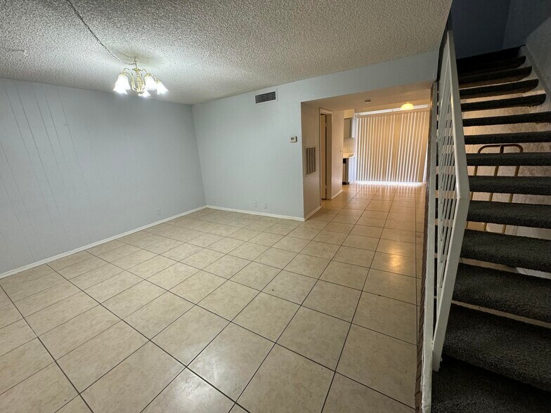 Building Photo - 3526 W Dunlap Ave