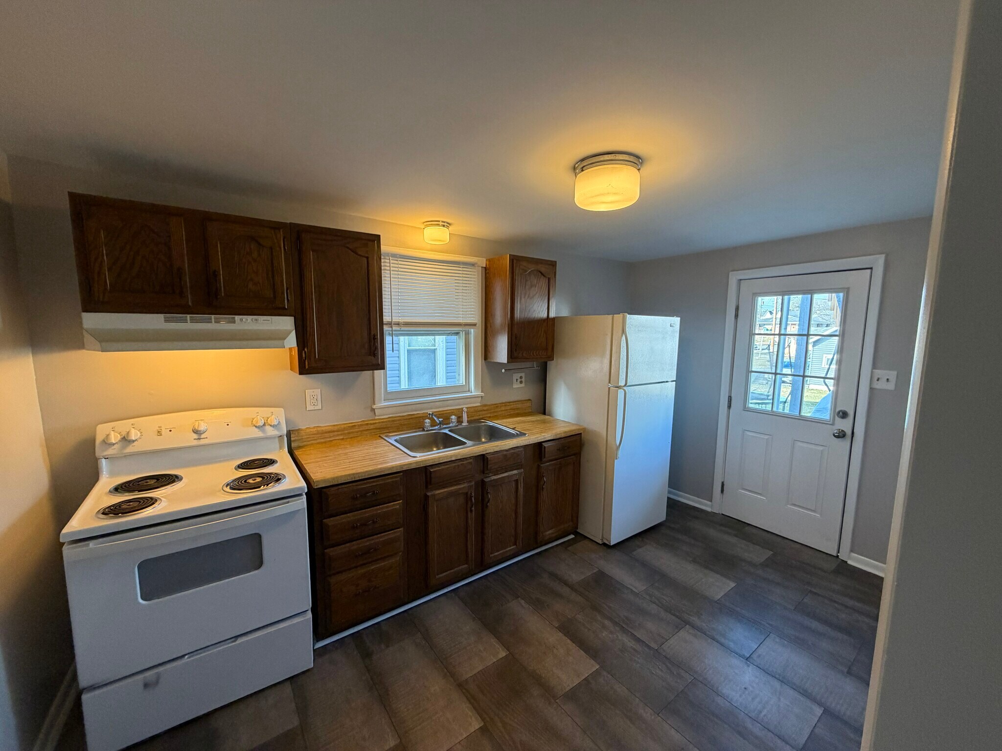 Building Photo - 148 N Church St