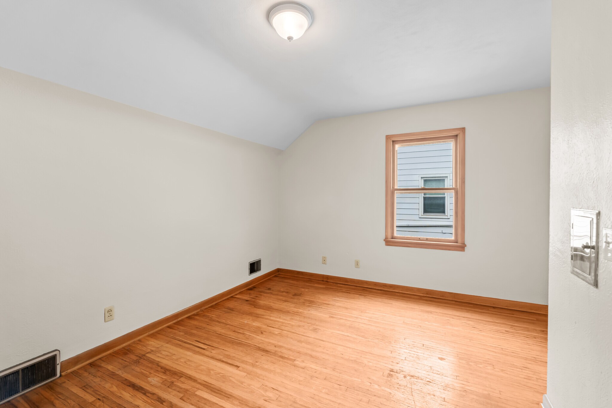 Building Photo - 2024 Southmoor Dr