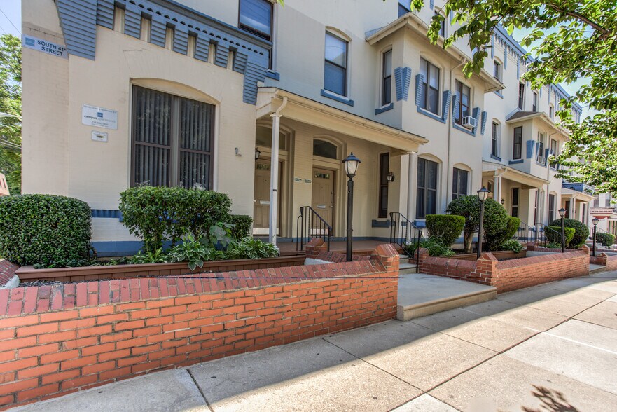 Building Photo - 221 S 41st St