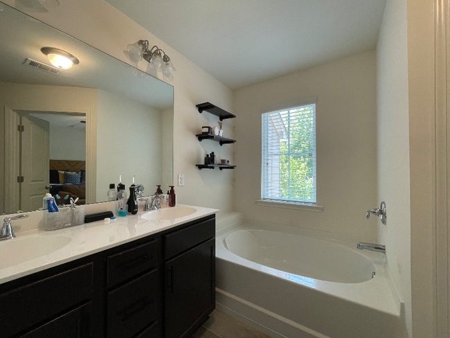 Building Photo - 2644 Stonekey Bend