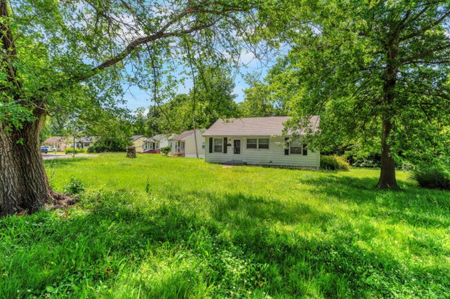 Building Photo - 300 Estridge Rd