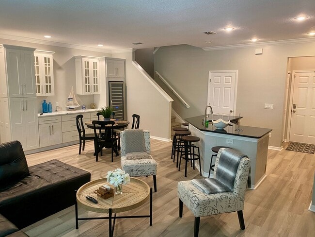 Building Photo - Citrus Park Luxury 3 Bedroom / 2.5 Bathroom Townhome Available 7/1/22