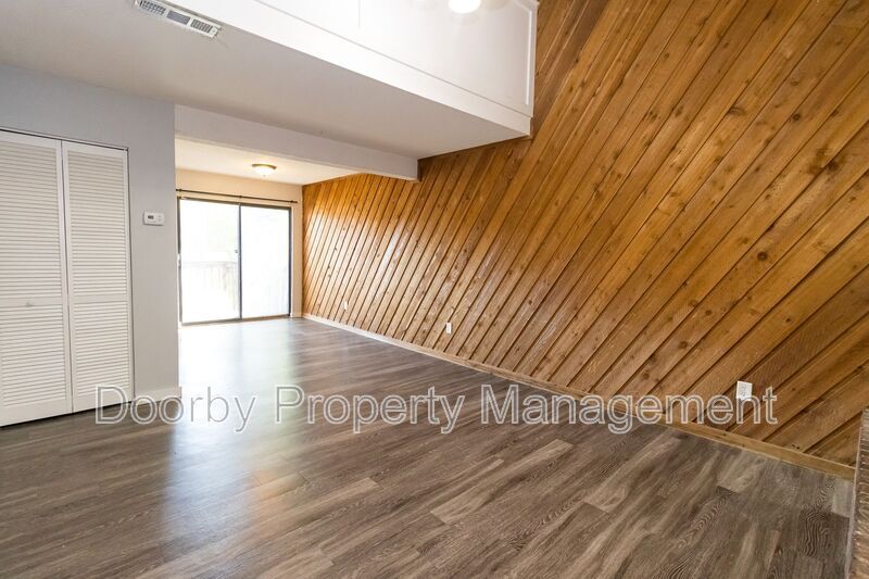 Building Photo - 18 S Germantown Rd