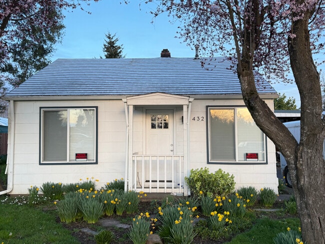 Building Photo - 1432 Park Ave NE