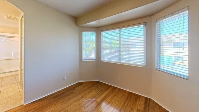 Building Photo - 2226 Willowbrook Ln