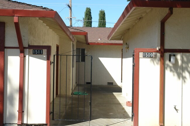 Building Photo - 1509-1511 Eden Ave