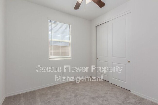 Building Photo - 9416 E Spiral Ave