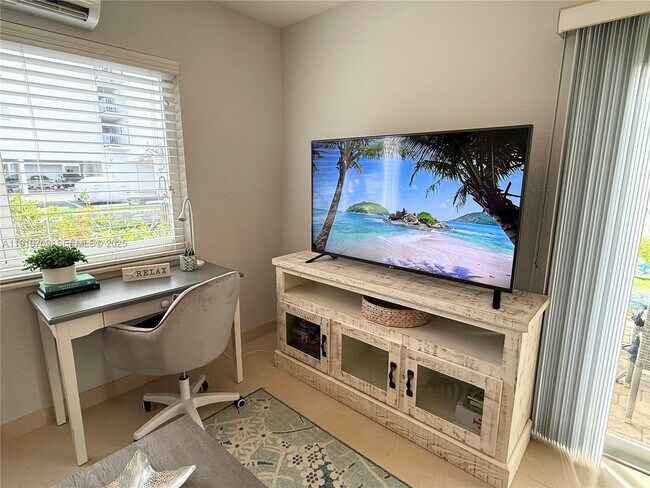 Building Photo - 1705 N Riverside Dr