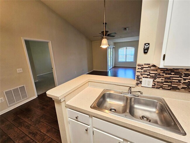 Building Photo - 6548 Swissco Dr