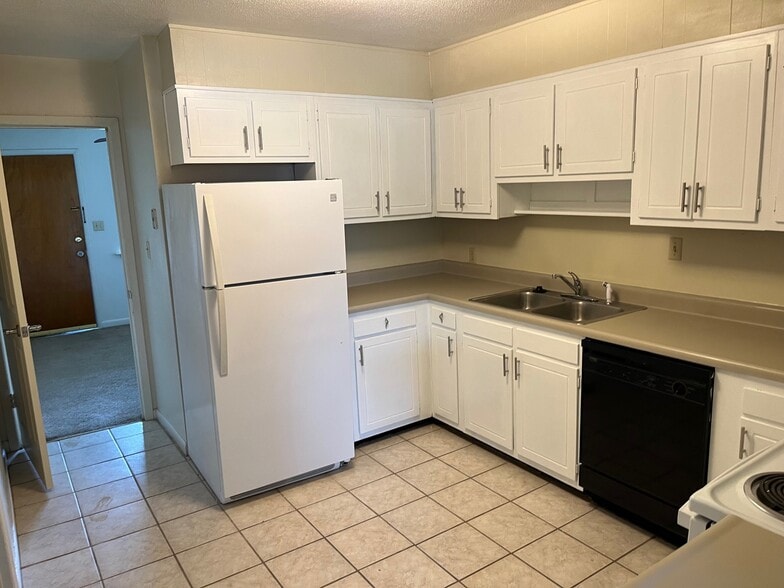 Building Photo - 9 Eglin Pky NE