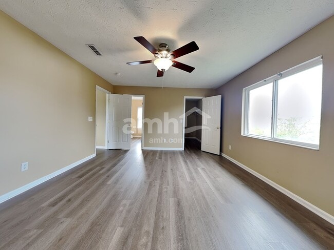 Building Photo - 9865 Whispering Pine Dr