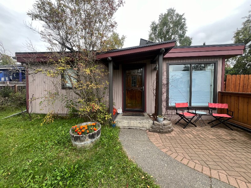 Building Photo - 3209 Lois Dr