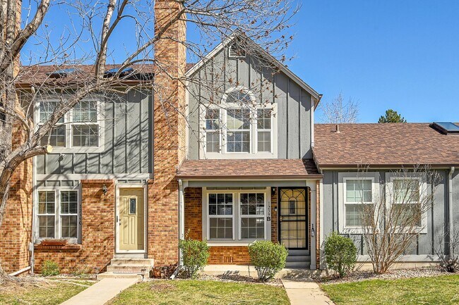 Building Photo - $2,195.00 - 2 Bed, 1.5 Bath, Townhome in L...