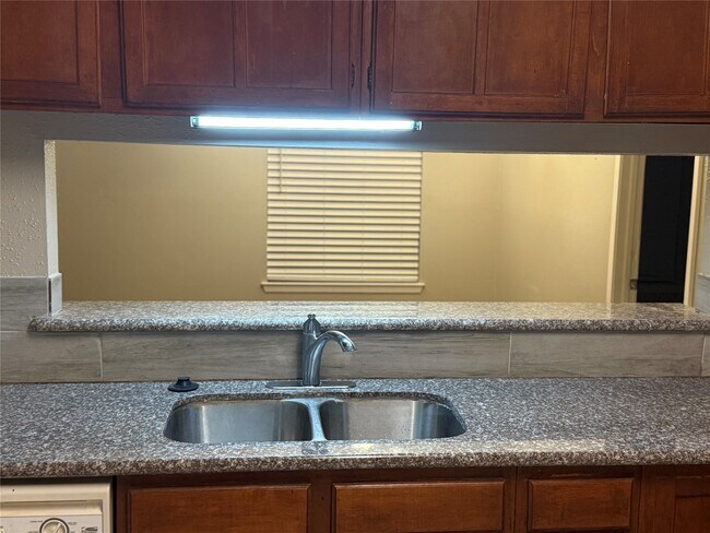 Building Photo - 8426 S Meadow Bird Cir