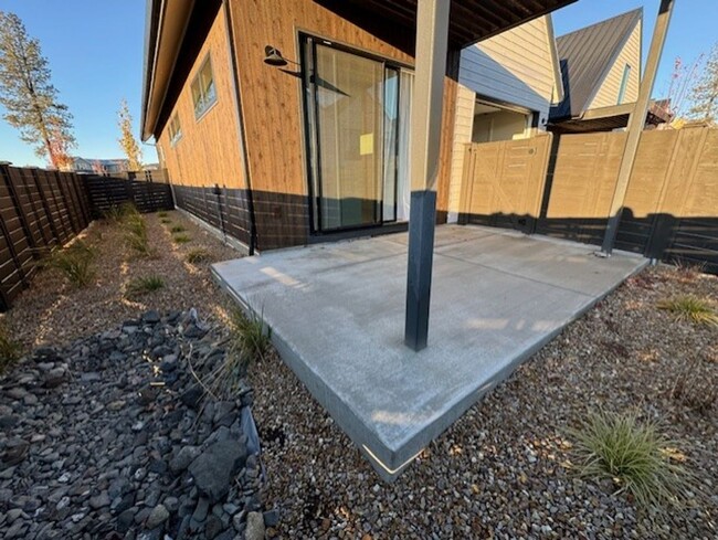 Building Photo - Cottage in Discovery West