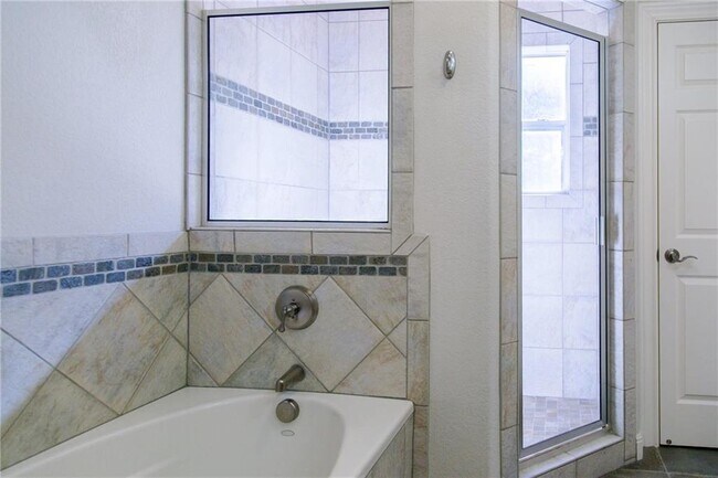 Building Photo - 10300 Morado Cove