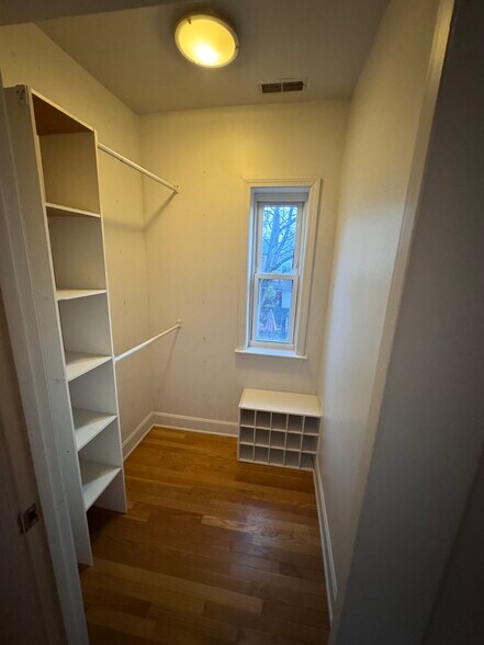 Building Photo - 330 Park Ave