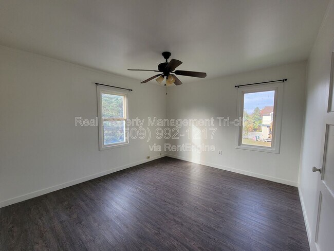 Building Photo - 87 Symons St