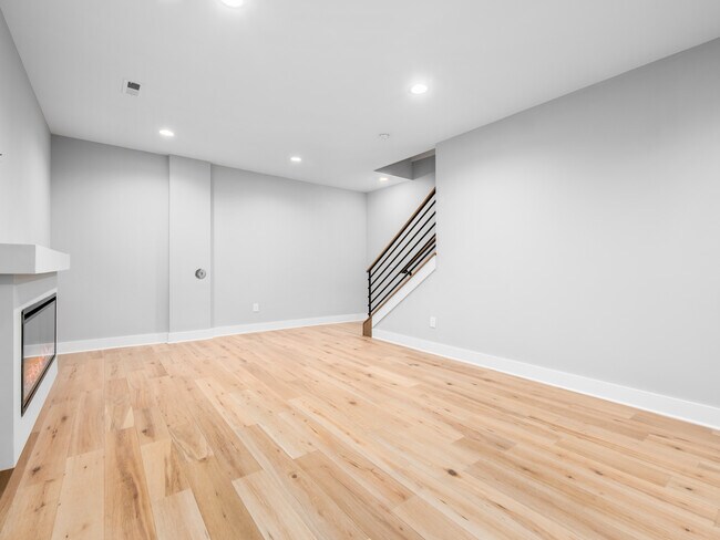 Building Photo - 928 Pullman Pl