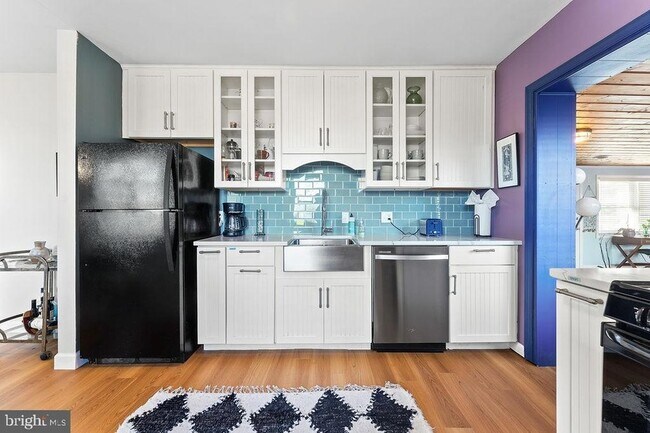 Building Photo - 601 Hanson Ave