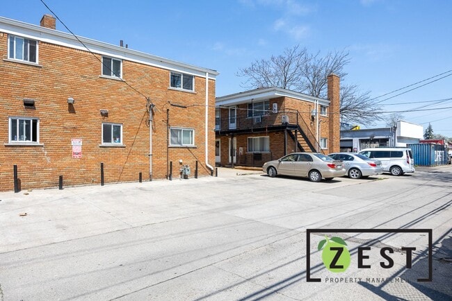 Interior Photo - 4470-4480 E Outer Dr