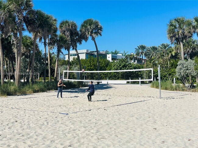 Building Photo - 7700 Collins Ave