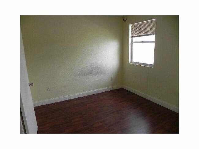 Building Photo - 838 Crystal Lake Dr