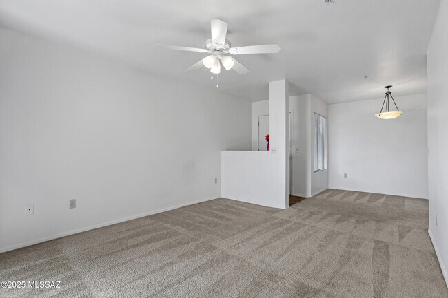 Building Photo - 5751 N Kolb Rd