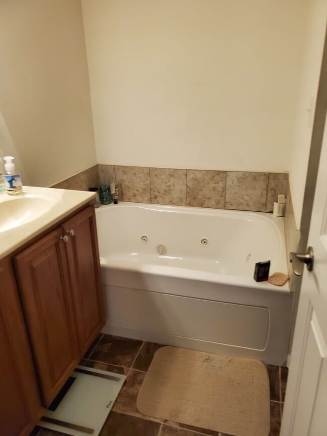 Building Photo - Tranquil Expanse : 4BR | 2.5 BA , House in Moncks Corner