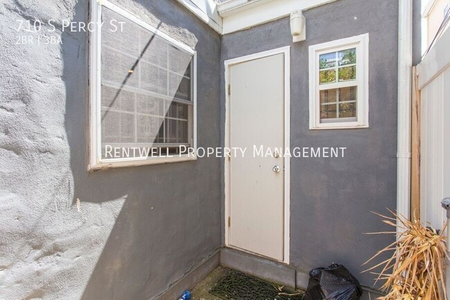 Building Photo - 710 S Percy St