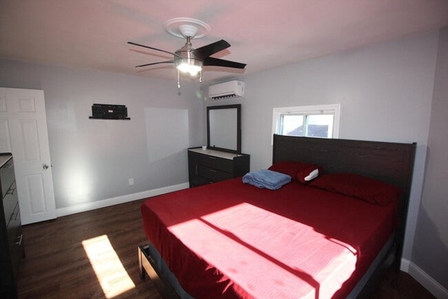 Building Photo - 522 Slade St