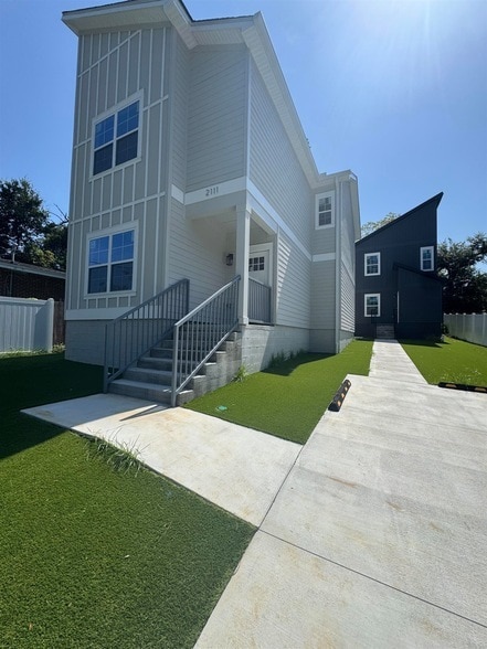 Building Photo - 2111 Owens St