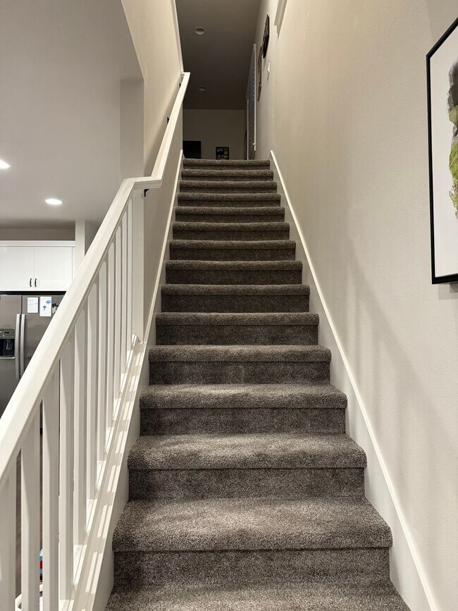 Building Photo - Beautiful Home with lots of upgrades.... A...