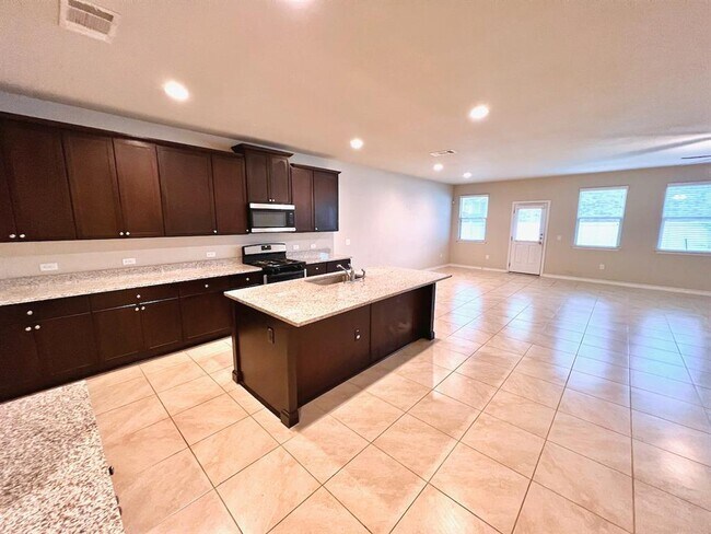 Building Photo - 5717 Lehman Way