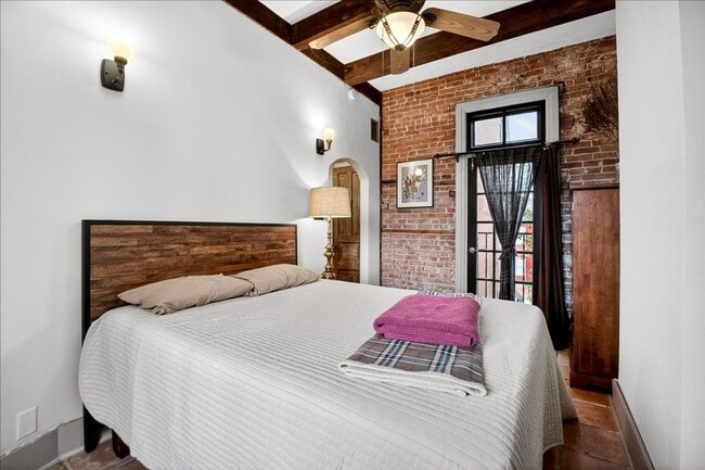 Building Photo - 1010 Allen Ave