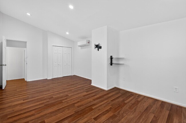 Building Photo - 104 McAdoo Ave