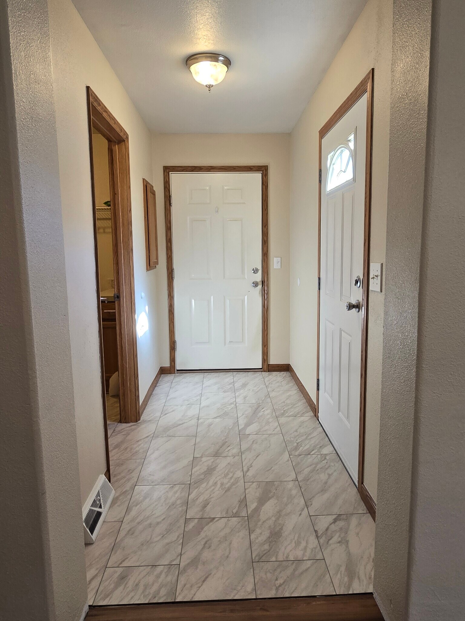 Building Photo - 2584 Carriage Dr